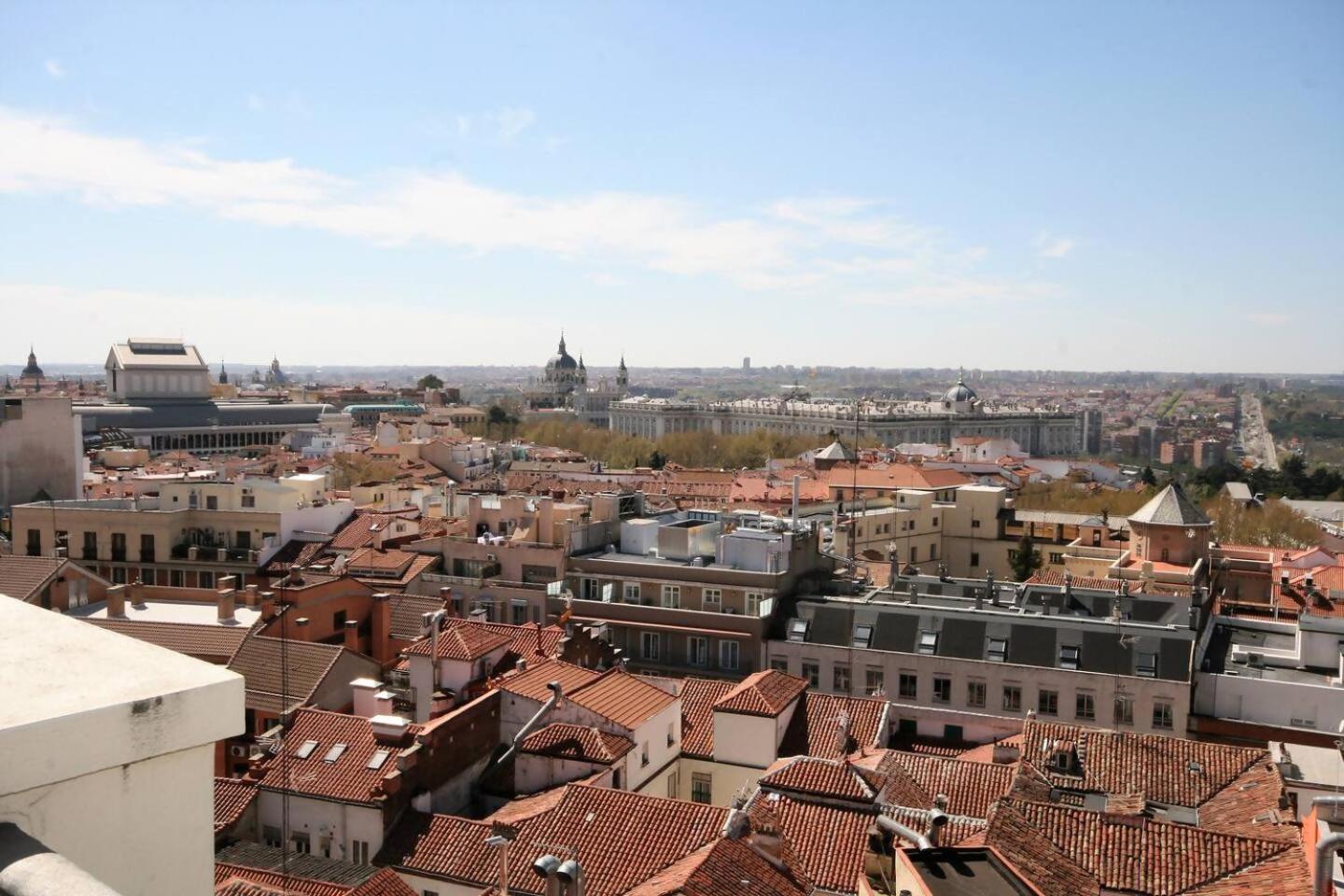 Atico En La Gran Via Con Terraza Al Palacio Real Madrid Exterior photo